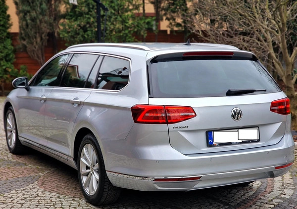 Volkswagen Passat cena 74700 przebieg: 190000, rok produkcji 2019 z Legnica małe 781